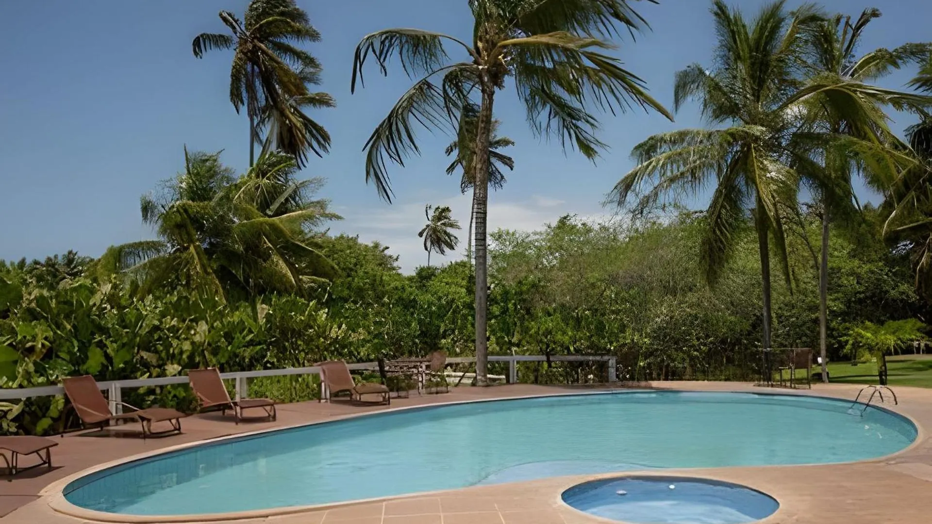 Taperapuan Beachfront Haven: Poolside Retreat with Wi-Fi Porto Seguro Brazil