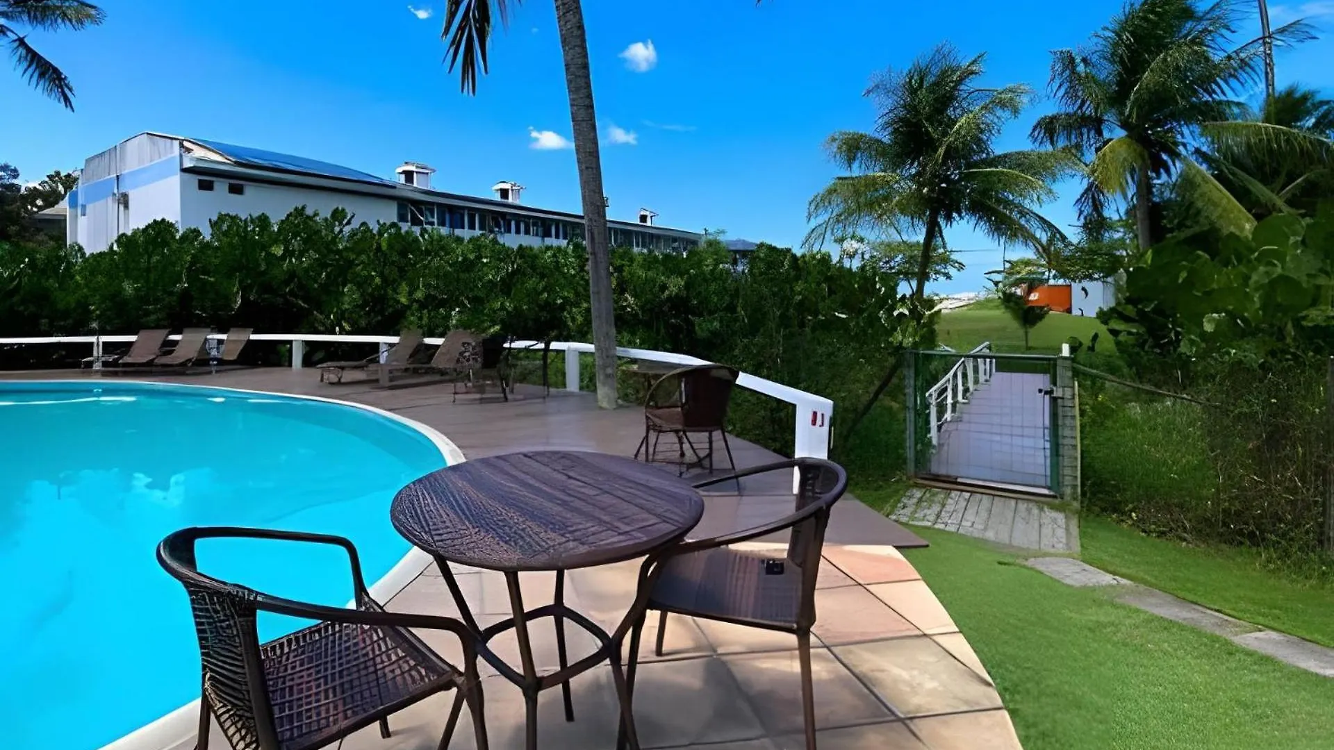 Holiday home Taperapuan Beachfront Haven: Poolside Retreat with Wi-Fi Porto Seguro