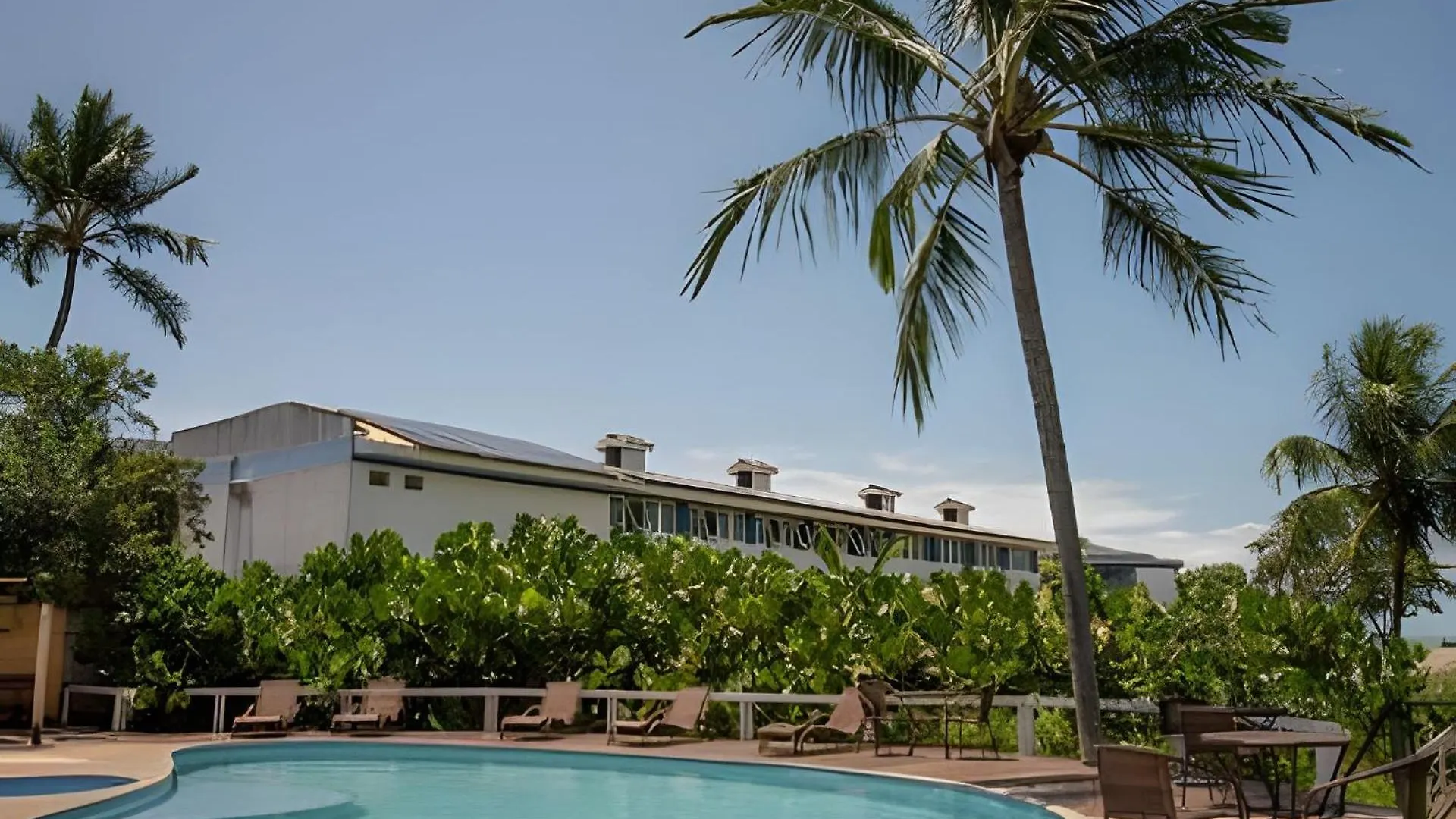 Holiday home Taperapuan Beachfront Haven: Poolside Retreat with Wi-Fi Porto Seguro Brazil
