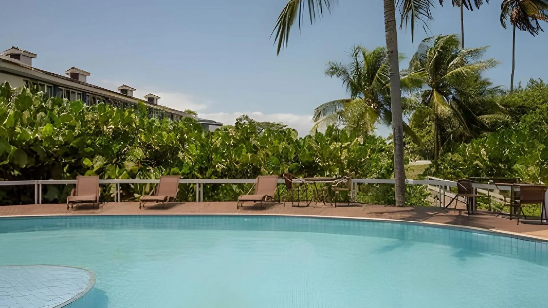 Holiday home Taperapuan Beachfront Haven: Poolside Retreat with Wi-Fi Porto Seguro