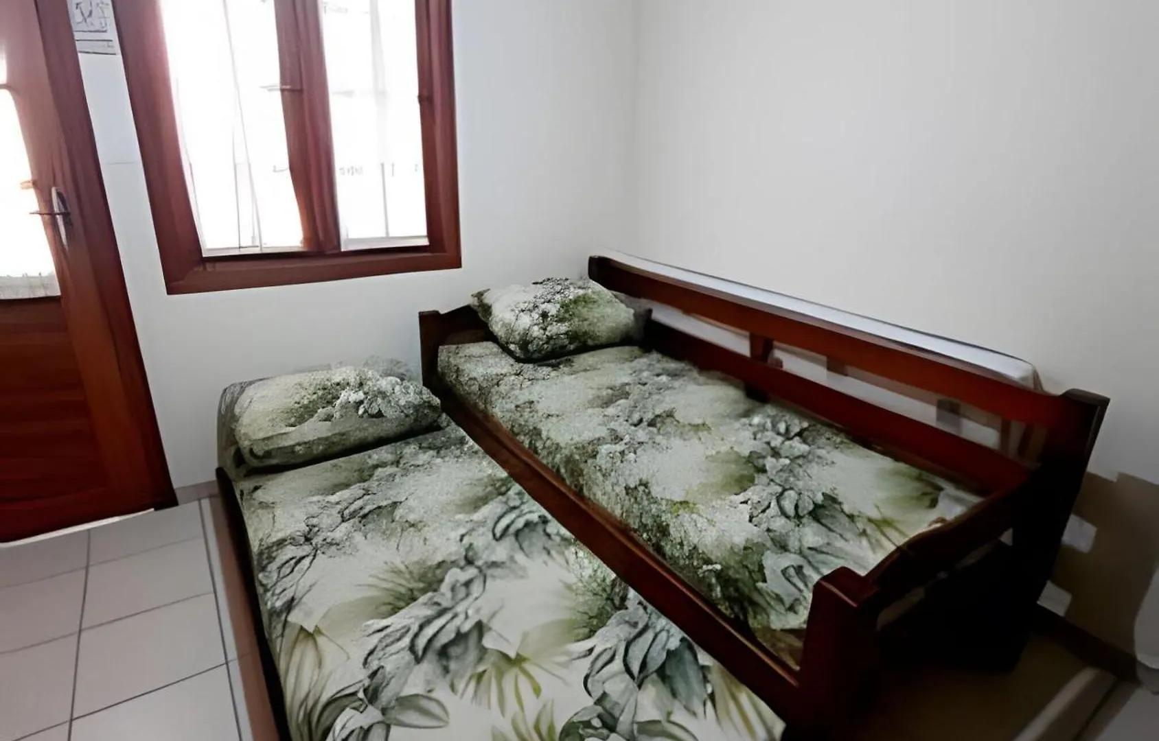 Taperapuan Beachfront Haven: Poolside Retreat with Wi-Fi Porto Seguro Holiday home