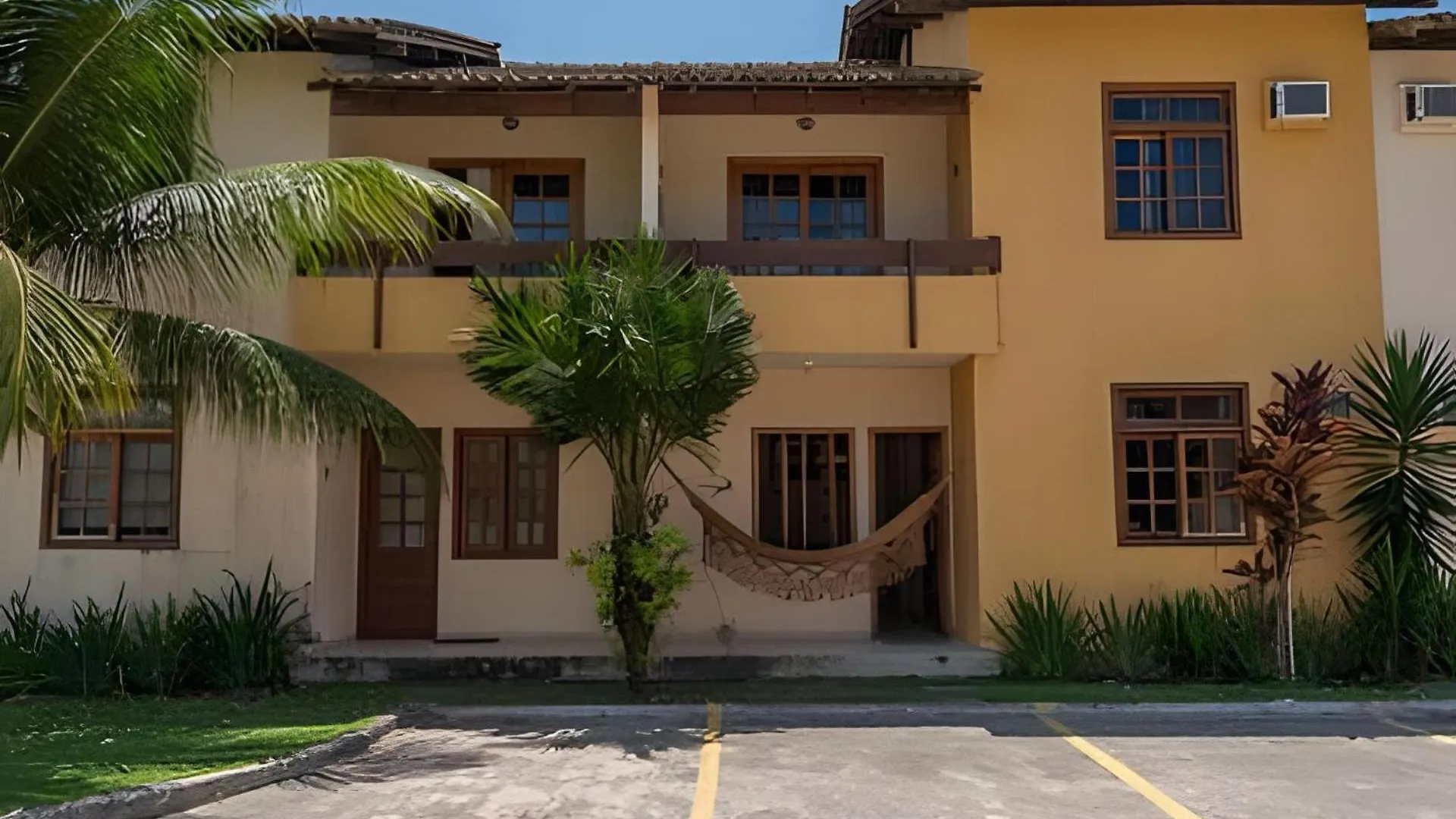 Taperapuan Beachfront Haven: Poolside Retreat with Wi-Fi Porto Seguro 0*,