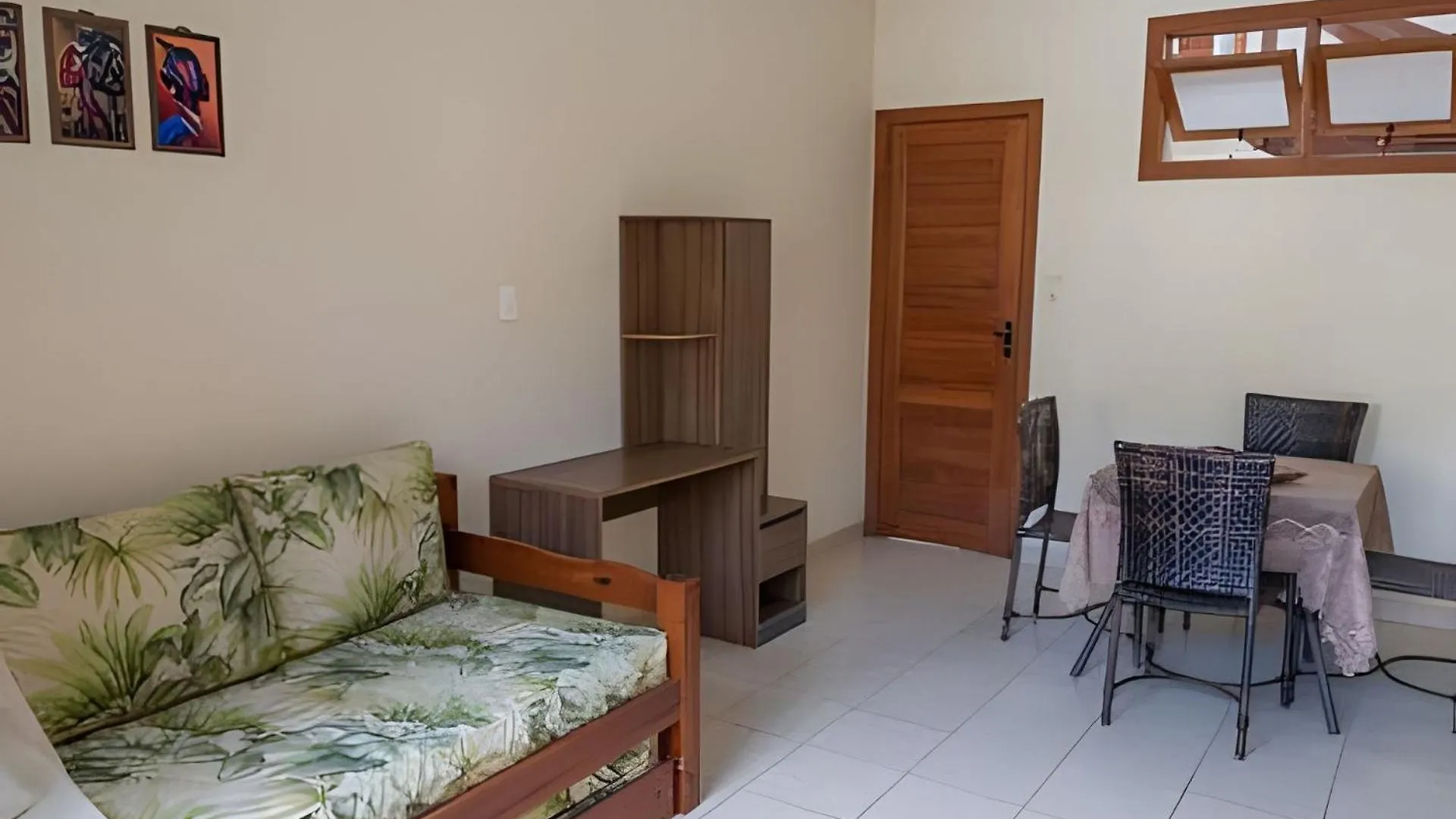 Taperapuan Beachfront Haven: Poolside Retreat with Wi-Fi Porto Seguro