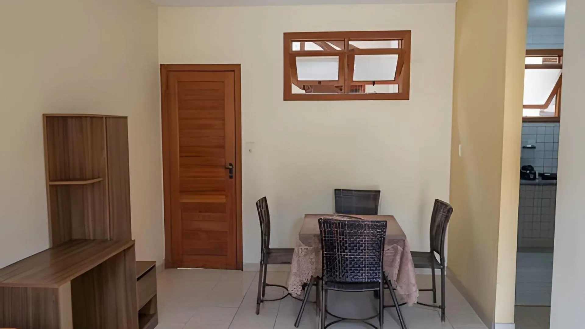 Taperapuan Beachfront Haven: Poolside Retreat with Wi-Fi Porto Seguro Holiday home