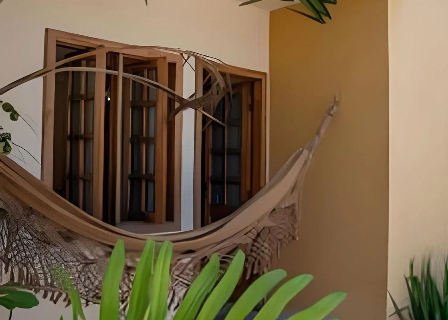 Em Frente A Praia De Taperapuan; Piscina; 1 Quarto; Wifi 300 Mbs; Estacionamento Gratuito 1 Veiculo Porto Seguro
