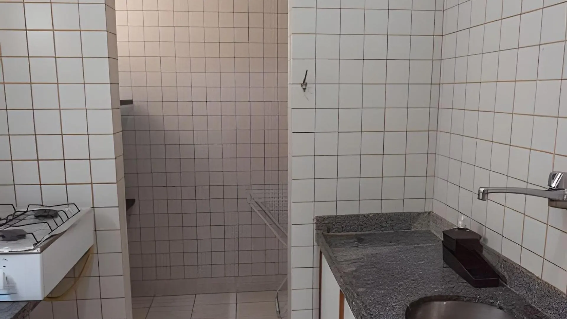 Em Frente A Praia De Taperapuan; Piscina; 1 Quarto; Wifi 300 Mbs; Estacionamento Gratuito 1 Veiculo Porto Seguro Brazílie