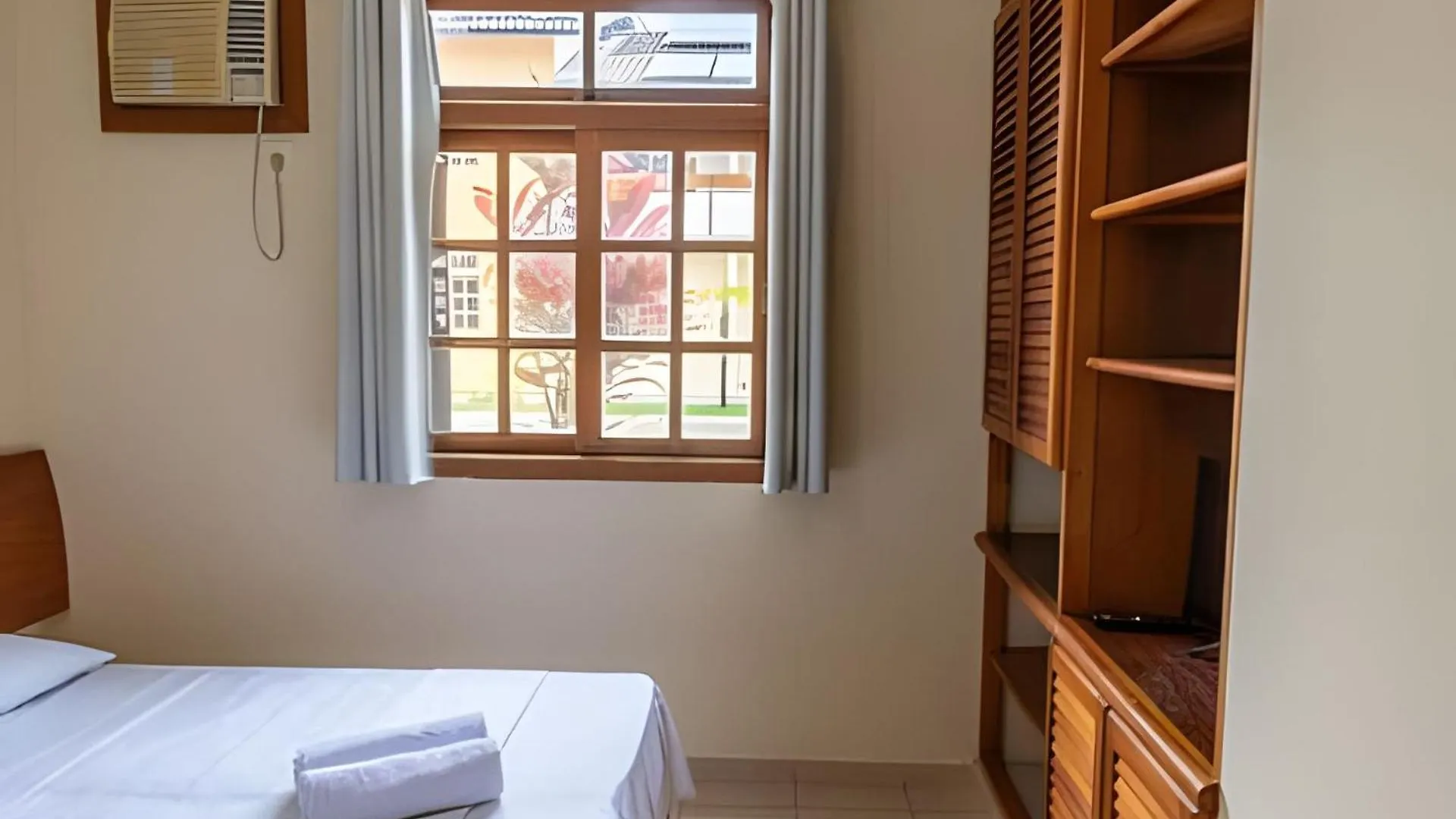 Em Frente A Praia De Taperapuan; Piscina; 1 Quarto; Wifi 300 Mbs; Estacionamento Gratuito 1 Veiculo Porto Seguro 0*,  Brazílie