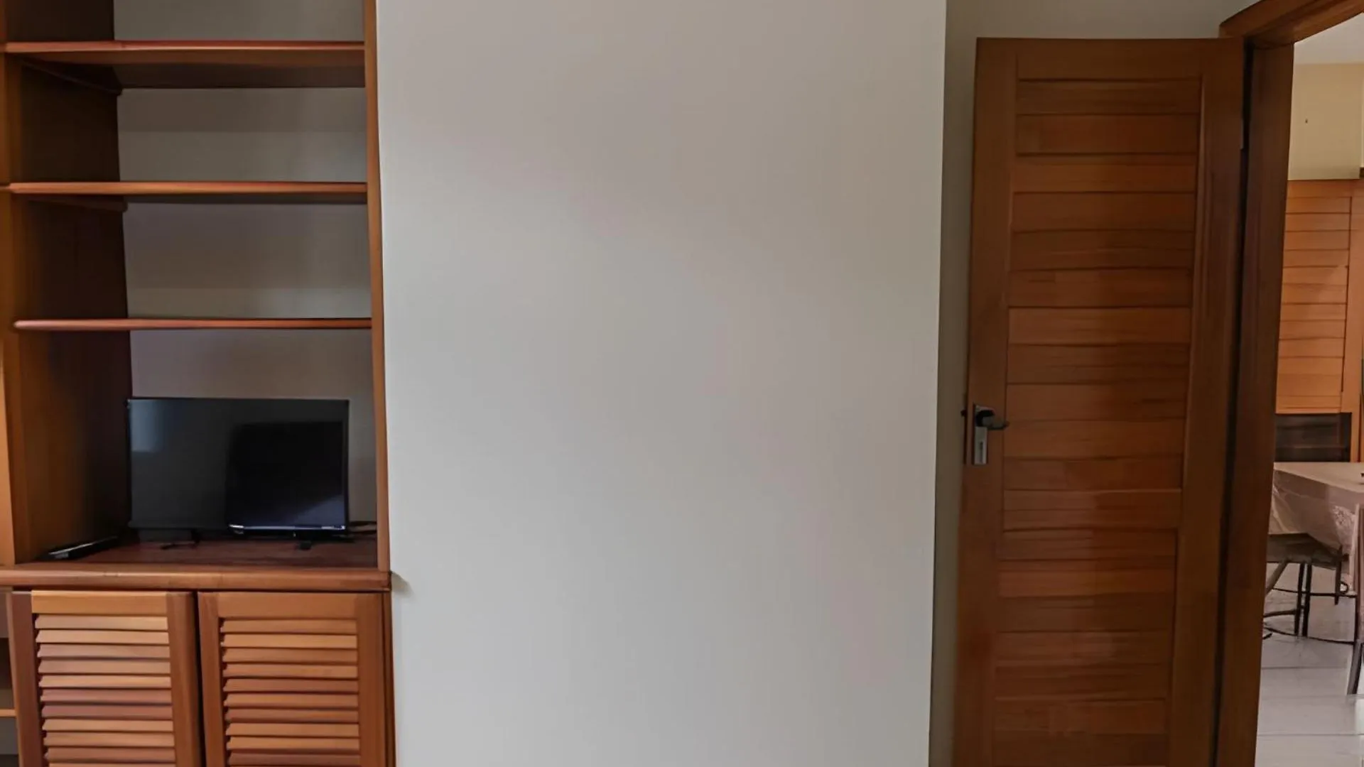 Em Frente A Praia De Taperapuan; Piscina; 1 Quarto; Wifi 300 Mbs; Estacionamento Gratuito 1 Veiculo Porto Seguro 0*,